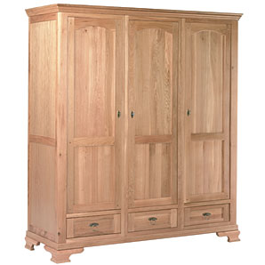 A grand 3 door wardrobe in solid oak, including 3