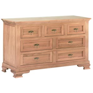 An attractive, sturdy oak 5 drawer chest with 3 ma