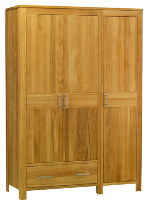 OAK TRIPLE WARDROBE WITH DRAWER BLENHEIM
