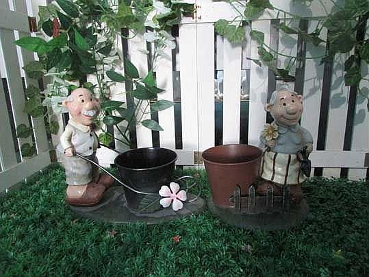 Old Couple Pair of Planters