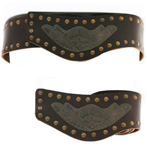 Gorgeous leather belt featuring large embellished metal plaque detail on front and stud detail. Styl