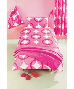 Single size.Includes duvet cover, 1 pillowcase, pair of unlined pencil pleat curtains and laundry