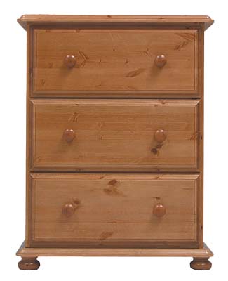 PINE 3 DRAWER WELLINGTON CHEST.THE DRAWERS HAVE DOVETAILED JOINTS WITH TONGUE AND GROOVED BASES AND