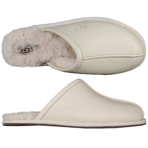 A chic slipper from UGG. With warm sheepskin lining and a cork infused rubber outsole.