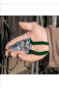 A version of the Bypass secateur for smaller hands. The Gardman pocket pruner is light, compact, and
