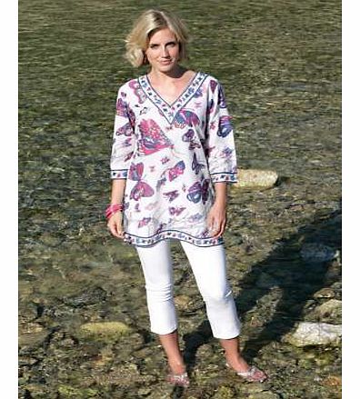 Chic and stylish longline tunic in lightweight cotton with side vents and three-quarter length sleeves. Ideal summer tunic team with leggings or jeans and your look is complete! Pomodoro Kaftan Features: Washable: 30 degrees 100% Cotton Length approx