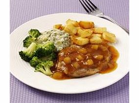 Tender pork steak in a tasty brandy and apple sauce. Served with diced potatoes, creamed leeks and broccoli.