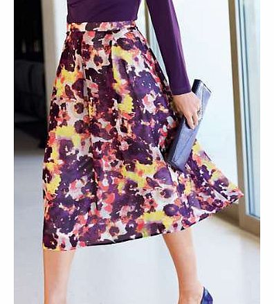 A modern interpretation of a classic, wear this stunning printed midi skirt with a smart blouse for daytime chic. Skirt Features: Washable Polyester Lining: 97% Polyester, 3% Elastane Length approx. 74 cm (29 ins)