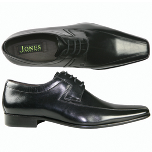 A 4 eyelet fashion shoe from Jones Bootmaker. With tramline detail to front.