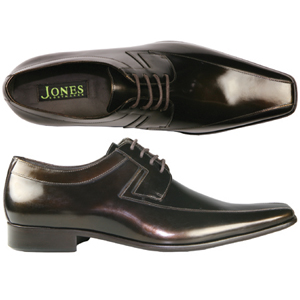 A 4 eyelet fashion shoe from Jones Bootmaker. With tramline detail to front.