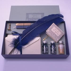 This calligraphy ink, quill and seal set is ideal for those people who love tradition and think