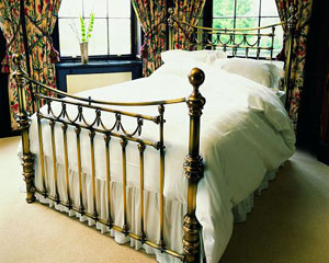 Relyon- Papillion Classic- 4FT 6&quot; Double- Hand Polished Bedstead