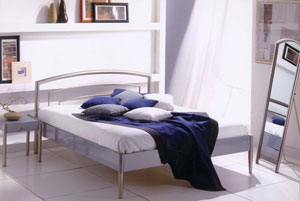 Resistub, Lorenzo, 4FT 6&quot; Metal Bed The tubular, contemporary design of the Lorenzo