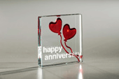 A sophisticated way to mark a special day this gorgeous and romantic glass token will surprise and d