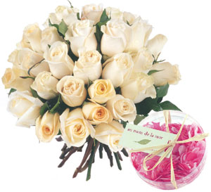 Roses and soap flakes white 25 roses