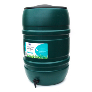 This traditional barrel shaped water butt is perfect for collecting and storing rainwater. Featuring