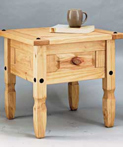 Size (L)58, (W)58, (H)54cm.Solid pine end table with black nails.Weight 9.5kg.Self assembly: 1 perso