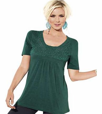 The striking detail of this short sleeve jersey tunic is the decorative crochet lace on the round neckline. In a flattering cut with pleats at the front. Tunic Features: Short sleeve Round neck Flattering fit Washable 100% Viscose Length approx. 70 c