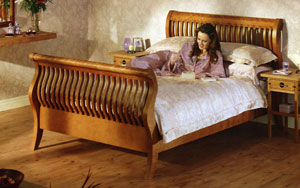 Silentnight- Mandarin- 4FT 6&quot; Double Wooden Bedstead with Miracoil Mattress
