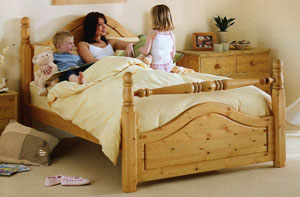 Silentnight- Vanilla- 4FT 6&quot; Double Wooden Bedstead with Miracoil Mattress