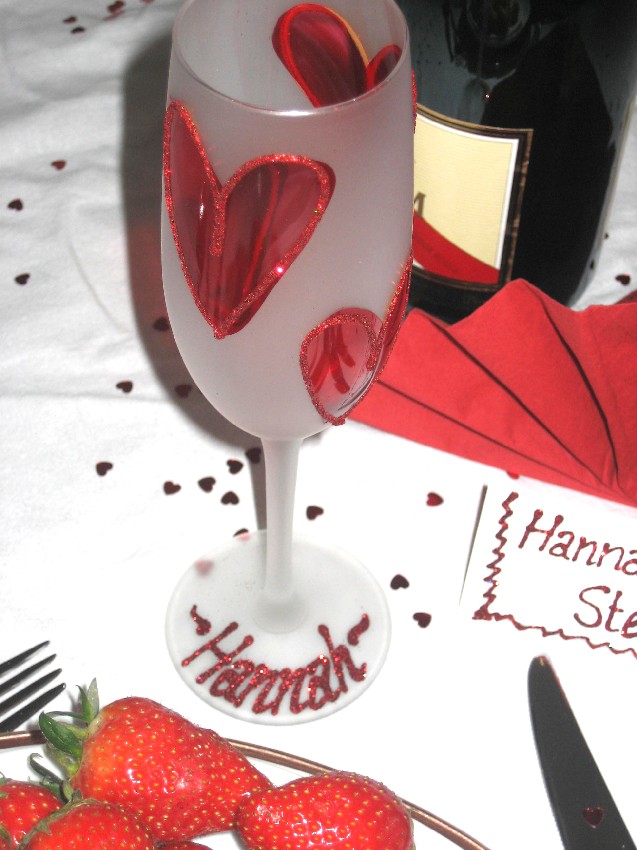 Unbranded Stunning Personalised Red Heart Champagne Flute
