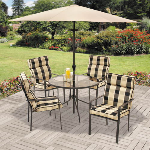 This modern  yet elegant  garden table set  features 4 armchairs with padded textilene cushions for 