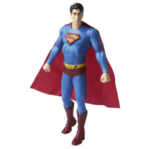 Stupendous Superman-themed walkie talkies with a range of 35 metres. Lift the right arm (which has
