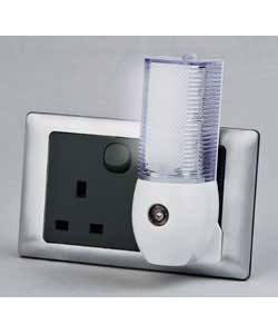 Easy to operate, simply plug into socket. Switches ON at dusk and OFF at dawn. Built-in sensor preve