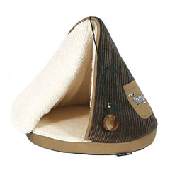 Let your feline friend have the best of both worlds with this Teepee from the Tramps’ collection. 