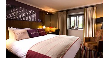Discover the best of the Black Country with this fantastic break for two at Village Urban Resort Birmingham Dudley. Boasting comfortable rooms, a state-of-the-art health and fitness club and two attractive restaurants, this chic hotel has everything 