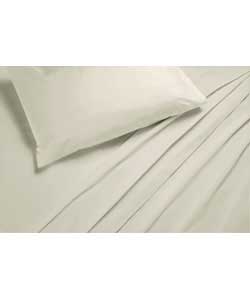 Set contains 1 super kingsize flat sheet, 1 super kingsize fitted sheet and 2 pillowcases.50% polyes