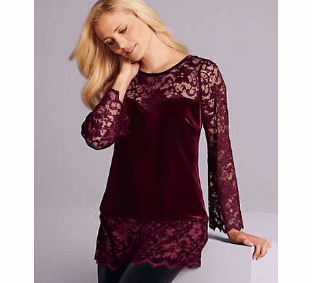 This is a great piece for an evening out. Just team up with the velour leggings and your outfit is ready. The sexy sheer sleeves and sweetheart neckline are a fab combination. Washable Velour: 90% Polyester, 10% Elastane Lace: 92% Polyamide 8% Elasta