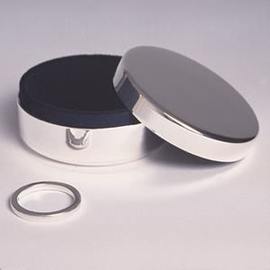 This pot is great for keeping jewellery safe from damage when on your travels. Made from polished