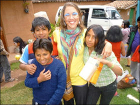 Unbranded Volunteering with children in Peru