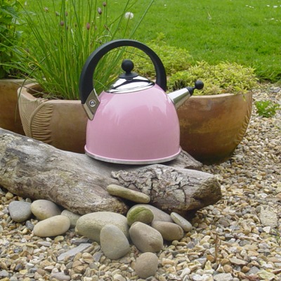 Stylish Whistling Kettle - Baby Pink  This 4 pint / 2.27 Litres (3 pint / 1.7 ltr usable) kettle,