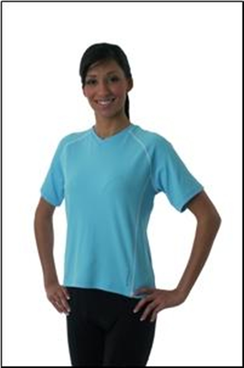 DOWN THE GYM OR DOWN THE TRAIL? ALTURA’S VERSATILE WOMEN’S SPECIFIC MULTISPORT TEE HAS A FIGURE