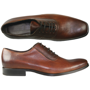 A Modern 5 eyelet Oxford shoe from Jones Bootmaker. Features a long slightly up-turned toe, padded l